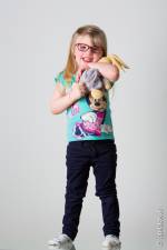 Kinderfotografie zu Hause am Tisch